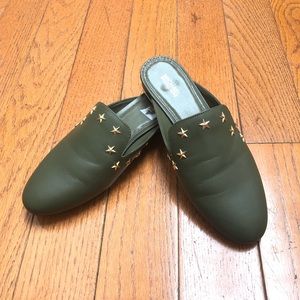 【MICHEAL KORS】Olive Green Mules . Size 7.5